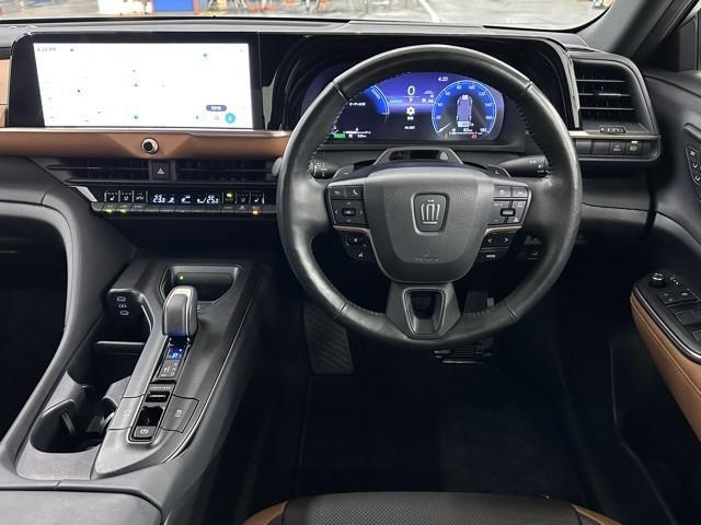 クラウンクロスオーバー ＲＳアドバンスド　衝突被害軽減ブレーキ　サンル－フ　本革エアシート　ＥＴＣ２．０　Ｂｌｕｅｔｏｏｔｈオーディオ　ミュージックプレイヤー接続可　ＬＥＤ　オートクルーズコントロール　前後ドライブレコーダー　４ＷＤ　ＡＢＳ（7枚目）