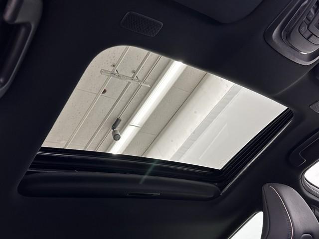 クラウンクロスオーバー ＲＳアドバンスド　衝突被害軽減ブレーキ　サンル－フ　本革エアシート　ＥＴＣ２．０　Ｂｌｕｅｔｏｏｔｈオーディオ　ミュージックプレイヤー接続可　ＬＥＤ　オートクルーズコントロール　前後ドライブレコーダー　４ＷＤ　ＡＢＳ（17枚目）