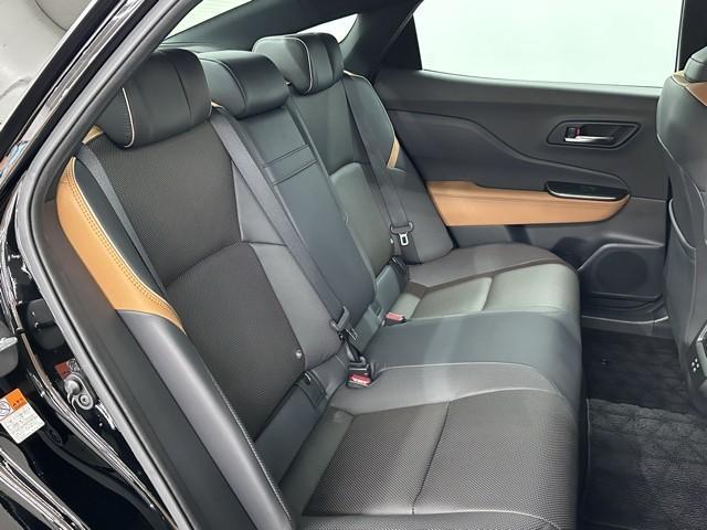 クラウンクロスオーバー ＲＳアドバンスド　衝突被害軽減ブレーキ　サンル－フ　本革エアシート　ＥＴＣ２．０　Ｂｌｕｅｔｏｏｔｈオーディオ　ミュージックプレイヤー接続可　ＬＥＤ　オートクルーズコントロール　前後ドライブレコーダー　４ＷＤ　ＡＢＳ（20枚目）