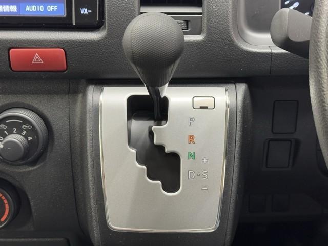 ハイエースバン ロングDX 助手席エアバッグ ブレーキサポート リアカメラ フルセグテレビ DVD PW 運転席エアバッグ ナビテレビ 横滑り防止 整備点検記録簿 イモビ付 パワーステアリング エアコン ABS キーレス(16枚目)