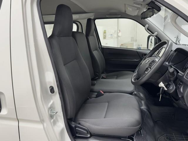 ハイエースバン ロングDX 助手席エアバッグ ブレーキサポート リアカメラ フルセグテレビ DVD PW 運転席エアバッグ ナビテレビ 横滑り防止 整備点検記録簿 イモビ付 パワーステアリング エアコン ABS キーレス(18枚目)