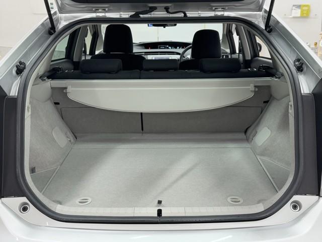 プリウス S アイドリングストップ搭載 Bモニタ- AUX接続可 インテリキー デュアルエアバック エアB イモビライザー ドライブレコ-ダ- ワンオーナー車 ナビTV AUTOエアコン 横スベリ防止 ETC装備(19枚目)