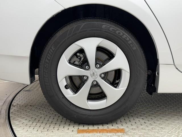 プリウス S アイドリングストップ搭載 Bモニタ- AUX接続可 インテリキー デュアルエアバック エアB イモビライザー ドライブレコ-ダ- ワンオーナー車 ナビTV AUTOエアコン 横スベリ防止 ETC装備(21枚目)