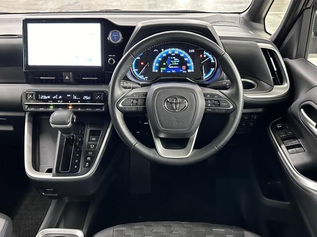 ヴォクシー ハイブリッドＳ－Ｚ　衝突被害軽減ブレーキ　後席モニター　前後ドライブレコーダー　２．０ＥＴＣ　Ｂｌｕｅｔｏｏｔｈオーディオ　ミュージックプレイヤー接続可　アイドリングストップ　メモリーナビ　バックモニター　ＬＥＤランプ（7枚目）