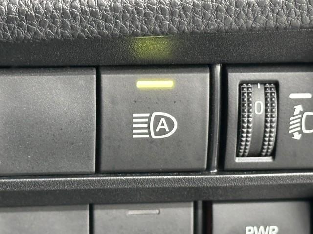 ヴォクシー ハイブリッドＳ－Ｚ　衝突被害軽減ブレーキ　後席モニター　前後ドライブレコーダー　２．０ＥＴＣ　Ｂｌｕｅｔｏｏｔｈオーディオ　ミュージックプレイヤー接続可　アイドリングストップ　メモリーナビ　バックモニター　ＬＥＤランプ（17枚目）