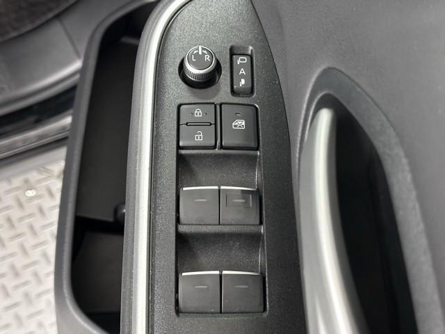 ヴォクシー ハイブリッドＳ－Ｚ　衝突被害軽減ブレーキ　後席モニター　前後ドライブレコーダー　２．０ＥＴＣ　Ｂｌｕｅｔｏｏｔｈオーディオ　ミュージックプレイヤー接続可　アイドリングストップ　メモリーナビ　バックモニター　ＬＥＤランプ（19枚目）