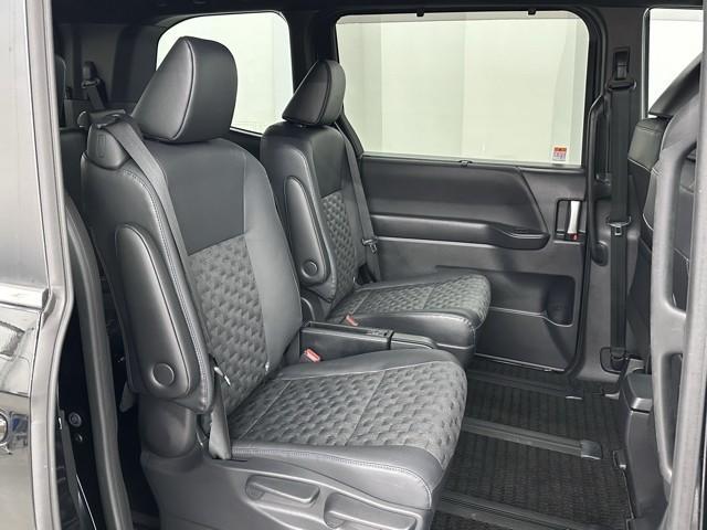 ヴォクシー ハイブリッドＳ－Ｚ　衝突被害軽減ブレーキ　後席モニター　前後ドライブレコーダー　２．０ＥＴＣ　Ｂｌｕｅｔｏｏｔｈオーディオ　ミュージックプレイヤー接続可　アイドリングストップ　メモリーナビ　バックモニター　ＬＥＤランプ（21枚目）