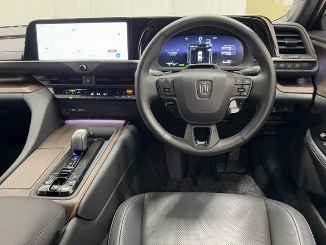 クラウン Ｚ　レザーシート　寒冷地仕様　ＬＥＤヘッドライト　地デジＴＶ　ＡＢＳ　ＡＣ１００Ｖ　パワーシート　アイドリングストップ　バックモニター　スマートキー　ＥＴＣ　ドライブレコーダー　アルミホイール　エアコン（4枚目）