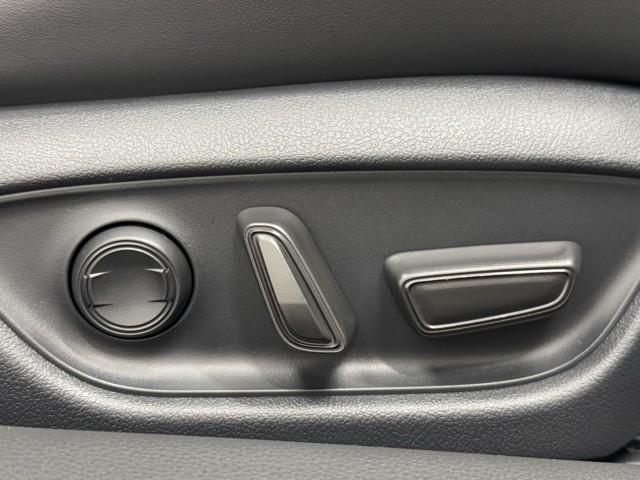 クラウン Ｚ　レザーシート　寒冷地仕様　ＬＥＤヘッドライト　地デジＴＶ　ＡＢＳ　ＡＣ１００Ｖ　パワーシート　アイドリングストップ　バックモニター　スマートキー　ＥＴＣ　ドライブレコーダー　アルミホイール　エアコン（16枚目）