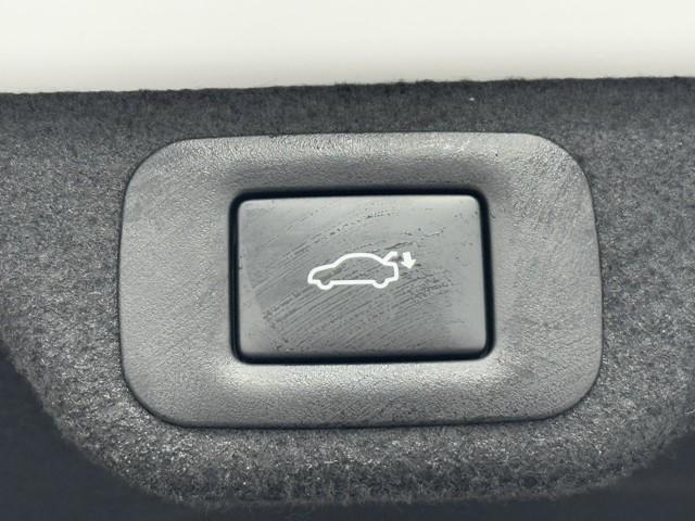 クラウン Ｚ　レザーシート　寒冷地仕様　ＬＥＤヘッドライト　地デジＴＶ　ＡＢＳ　ＡＣ１００Ｖ　パワーシート　アイドリングストップ　バックモニター　スマートキー　ＥＴＣ　ドライブレコーダー　アルミホイール　エアコン（19枚目）