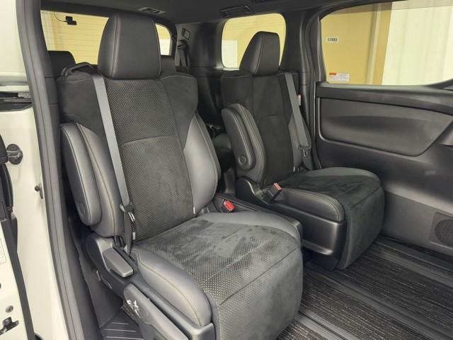 アルファード ２．５Ｓ　タイプゴールド　衝突被害軽減ブレーキ　車検整備付　３列シート　パワーバックドア　両側パワースライドドア　Ｂｌｕｅｔｏｏｔｈオーディオ　ＡＣ１００Ｖ電源　メディアプレイヤー接続　ＬＥＤランプ　前後ドライブレコーダー（18枚目）