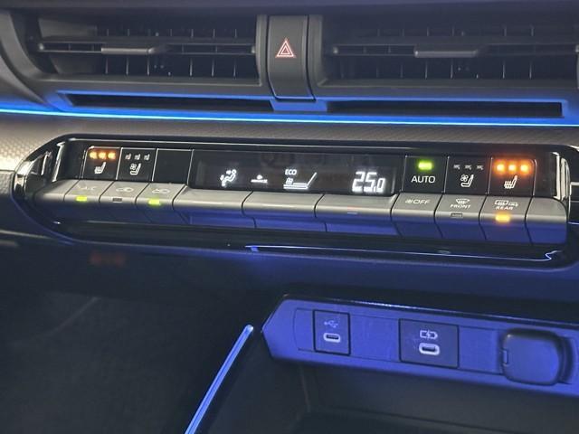 プリウス Ｚ　衝突被害軽減ブレーキ　モデリスタエアロ　４ＷＤ車　車検整備付　ＥＴＣ２．０　パノラマルーフ　ＡＣ１００Ｖ　Ｂｌｕｅｔｏｏｔｈオーディオ　ミュージックプレイヤー接続可　ＬＥＤヘッドライト　全周囲カメラ（12枚目）