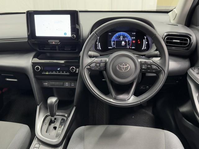 ヤリスクロス Ｇ　ＥＴＣ装備　リヤカメラ　点検記録簿　スマートエントリー　イモビライザー　オートエアコン　アルミホイール　キーレス　パワーウィンドウ　クルコン　ＡＢＳ　ドライブレコーダー　エアバッグ　パワーステアリング（4枚目）