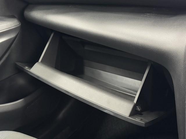 ヤリスクロス Ｇ　ＥＴＣ装備　リヤカメラ　点検記録簿　スマートエントリー　イモビライザー　オートエアコン　アルミホイール　キーレス　パワーウィンドウ　クルコン　ＡＢＳ　ドライブレコーダー　エアバッグ　パワーステアリング（9枚目）