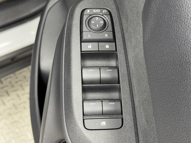 ヤリスクロス Ｇ　ＥＴＣ装備　リヤカメラ　点検記録簿　スマートエントリー　イモビライザー　オートエアコン　アルミホイール　キーレス　パワーウィンドウ　クルコン　ＡＢＳ　ドライブレコーダー　エアバッグ　パワーステアリング（10枚目）