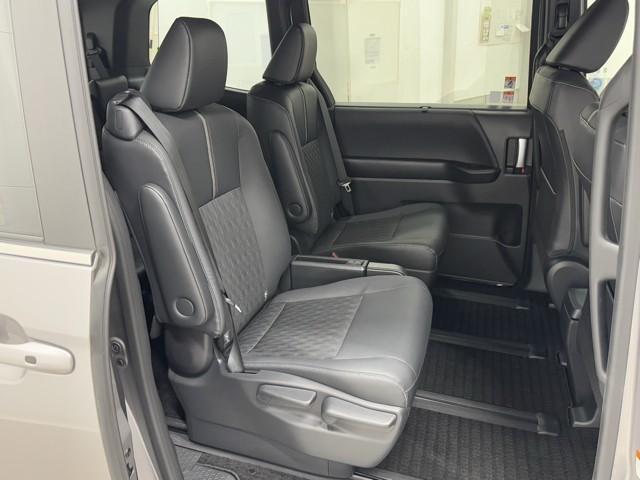 ノア ハイブリッドＳ－Ｚ　衝突被害軽減ブレーキ　パワーバックドア　両側パワースライドドア　全周囲カメラ　ＥＴＣ２．０　４ＷＤ　メモリーナビ　ドライブレコーダー　Ｂｌｕｅｔｏｏｔｈオーディオ　ミュージックプレイヤー接続可（20枚目）