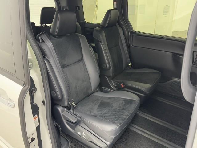 ヴォクシー ZS 煌III 衝突被害軽減ブレーキ 車検整備付 両側パワースライドドア ETC2.0 メモリナビ バックモニター 前後ドライブレコーダー Bluetoothオーディオ 3列シート 7人乗り ABS 横滑り防止装置(18枚目)