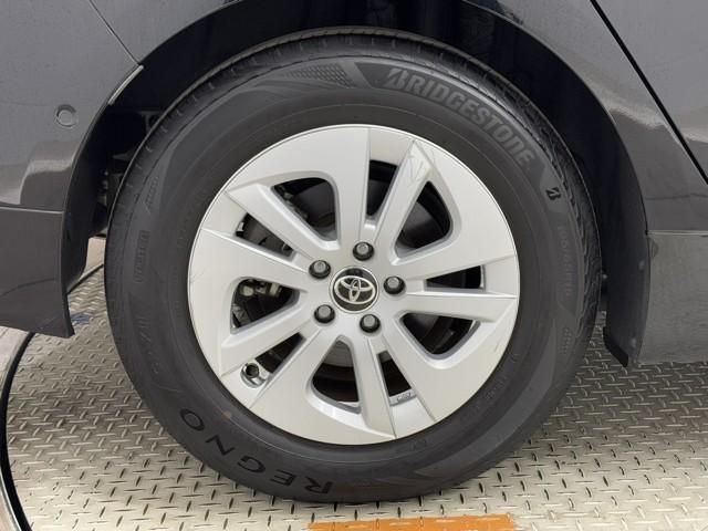 プリウス Sセーフティプラス 衝突回避システム Bモニター ドラレコ付き 定期点検記録簿 LEDライト クルコン ETC装備 スマートKEY ナビTV イモビライザー 横滑り防止機能 PW カーテンエアバッグ キーレスエントリー(20枚目)