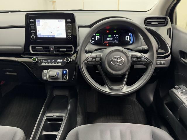 アクア Ｘ　踏み間違い防止　１００Ｖ　イモビ　ナビ＆ＴＶ　ドライブレコーダー　フルセグ　点検記録簿　ＬＥＤヘッドライト　スマートキー　横滑り防止機能　キーレスエントリー　アルミホイール　オートクルーズ　ＥＴＣ（4枚目）