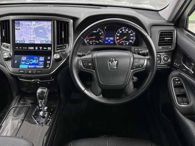 クラウン アスリートＧ　オートエアコン　アルミホイール　スマートキー　クルーズコントロール　ＨＤＤナビ　ＡＢＳ　パワーウインドウ　ＤＶＤ再生　エアバック　パワーシート　ＥＴＣ　キーレス　パワステ　サンルーフ　ナビ＆ＴＶ（6枚目）