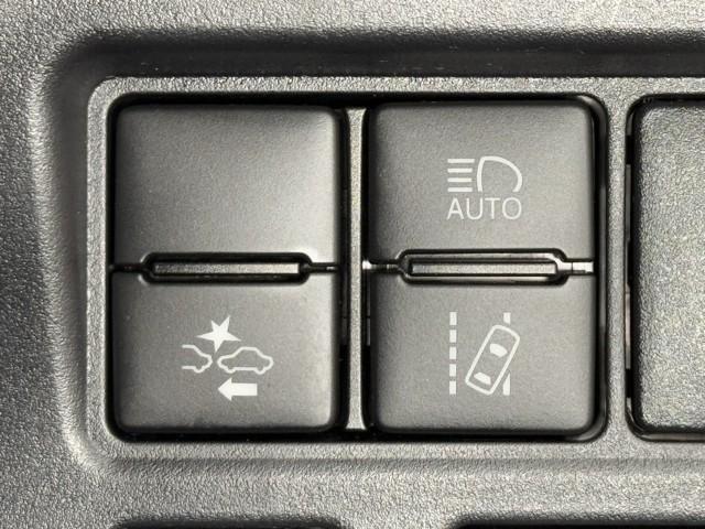 エスクァイア ハイブリッドGi Rカメラ AAC ナビ&TV リアエアコン 記録簿付き 地デジ アイドルストップ クルーズコントロール LEDライト キーレスエントリー スマートキー付 DVD再生可 エアバック 横滑防止装置 ETC(12枚目)