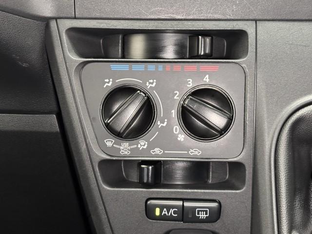 ピクシスバン クルーズターボ SAIII 衝突軽減ブレーキ バックモニター DVD再生可 パワステ 記録簿 4WD ETC エアコン アイドリングストップ LEDヘッドライト キーレス ESC ナビTV ミュージックプレイヤー接続可 ABS(12枚目)