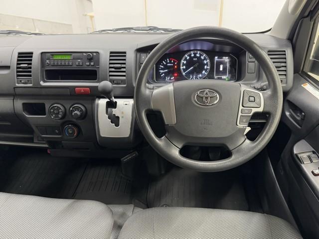 ハイエースバン DX GLパッケージ 衝突被害軽減ブレーキ 車検整備付 インテリジェントクリアランスソナー ドラレコ 車線逸脱警報 電動格納ドアミラー オートライト 横滑り防止装置 オートハイビーム キーレスエントリー エアコン 記録簿(6枚目)