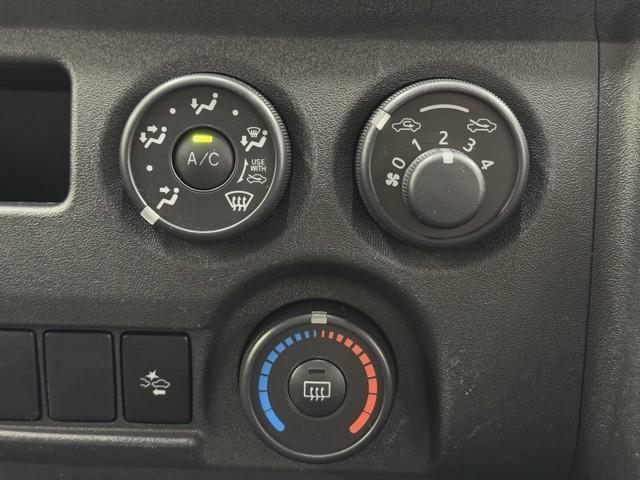ハイエースバン DX GLパッケージ 衝突被害軽減ブレーキ 車検整備付 インテリジェントクリアランスソナー ドラレコ 車線逸脱警報 電動格納ドアミラー オートライト 横滑り防止装置 オートハイビーム キーレスエントリー エアコン 記録簿(8枚目)