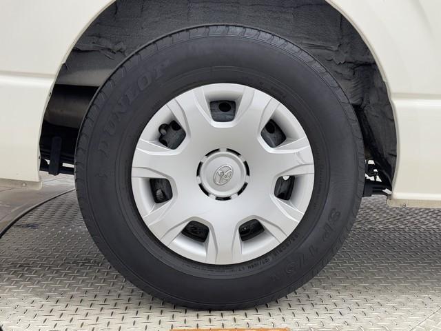 ハイエースバン DX GLパッケージ 衝突被害軽減ブレーキ 車検整備付 インテリジェントクリアランスソナー ドラレコ 車線逸脱警報 電動格納ドアミラー オートライト 横滑り防止装置 オートハイビーム キーレスエントリー エアコン 記録簿(21枚目)