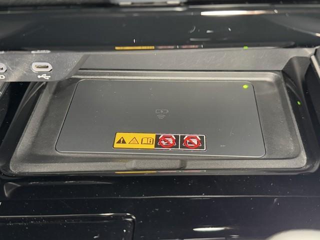 アルファードハイブリッド エグゼクティブラウンジ　本革　フルセグＴＶ　ドライブレコーダー　アルミホイール　パノラミックルーフ　１００Ｖ電源　ＬＥＤヘッドライト　記録簿　４ＷＤ　スマートキー　ＤＶＤプレーヤー　パワーシート　ＥＴＣ　エアコン　３列シート（15枚目）