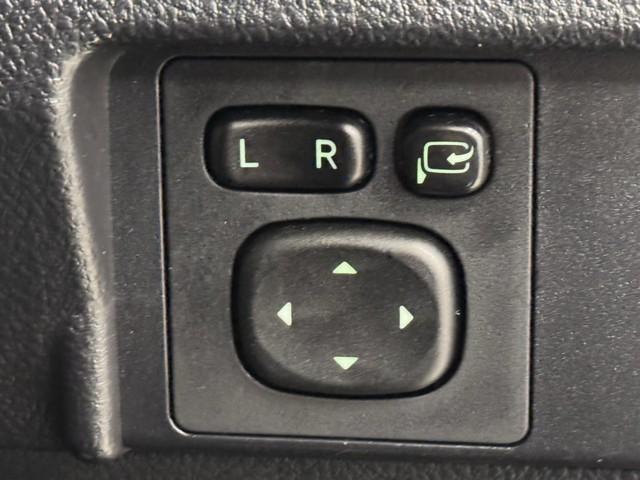 �d���i�[�~���[�̑���X�C�b�`�ł��ˁB�@���Ԏ��Ƀ~���[�𓮂������ƊO�ɏo��K�v�������A���V��̎��ł��^�]�Ȃɋ��Ȃ���~���[�̑���ł��܂���B�@��x�g���Ǝ�����Ȃ������ł���ˁB