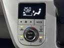 オートエアコン付きなので一度、気温を設定すれば自動的に過ごし易い温度に調整してくれますよ。 車内をいつでも快適空間にしてくれます。