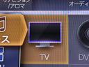 ＴＶが見れるチューナーを装備しています。　新しい車でも付いていないことで、ＴＶが見れない事も多々あるので要チェックです。