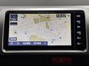ナビゲーション付です。　ナビがあると便利、ラクラク何処でもいけます。　ナビが有るのと無いのとでは大きな違いですね。