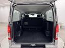 とても広々、大きな開口部の荷室スペースですね。　開口部広々だから、大きな荷物も楽々収納出来ちゃいますね。　荷物スペースは広いほうがいいですよね。