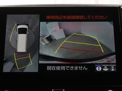 パノラミックビューモニターシステムが付いているので車の上から見た映像が確認できますよ。　一目で車両周辺の情報を確認できますが、直接安全をご確認下さい。 6