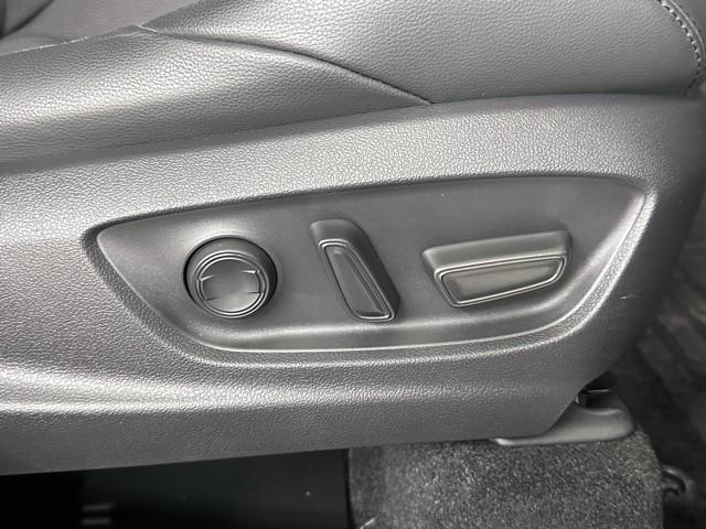 カローラクロス Z 横滑り防止機能 1オ-ナ- 盗難防止装置 メモリナビ 整備記録簿 ドラレコ付 バックガイドモニター クルーズコントロール エアバッグ キーフリーシステム パワ-シ-ト AAC ETC車載器 AW ナビ(15枚目)