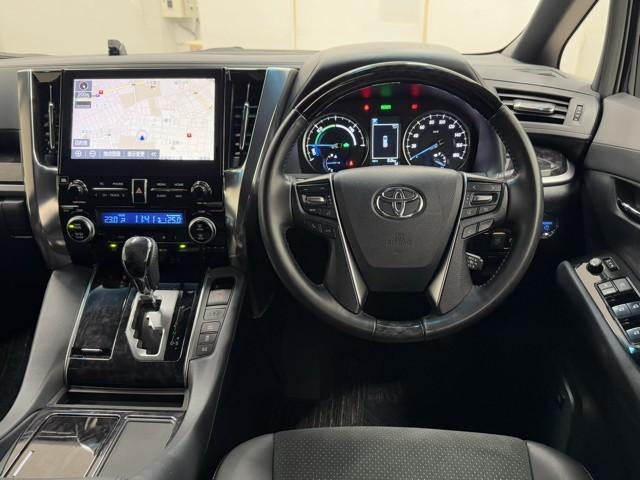 アルファードハイブリッド S タイプゴールド AC100V 地デジ リアオートエアコン クルコン Bカメラ ナビ&TV メンテナンスノート LEDライト オートエアコン 横滑り防止機能 アイドリングストップ フルフラット スマートキー ETC(4枚目)