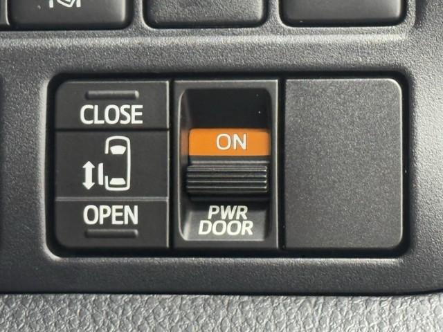 ノア ハイブリッドG AC100V電源 Rカメラ スマートキー&プッシュスタート LEDへッドライト 地デジ イモビライザー 記録簿有 Wエアコン パワーウインドウ アルミ クルコン エアバッグ 横滑り防止 DVD再生機能(13枚目)