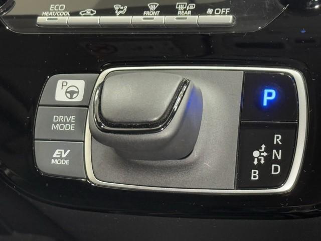 アクア Ｘ　踏み間違い防止　１００Ｖ　イモビ　ナビ＆ＴＶ　ドライブレコーダー　フルセグ　点検記録簿　ＬＥＤヘッドライト　スマートキー　横滑り防止機能　キーレスエントリー　アルミホイール　オートクルーズ　ＥＴＣ（11枚目）