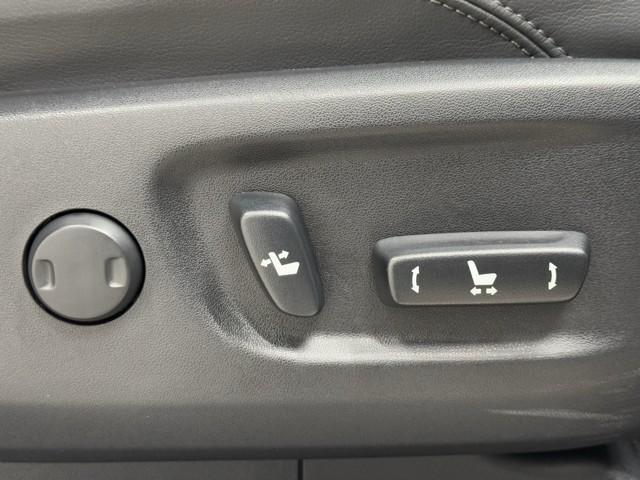 ランドクルーザープラド TX Lパッケージ マットブラックエディション アルミ 寒冷地仕様車 ABS ETC車載器 電動シート 盗難防止装置 メモリーナビ キーレス LEDヘッドランプ レザー クルコン パノラマルーフ スマートエントリー Bカメラ エアコン 記録簿(17枚目)