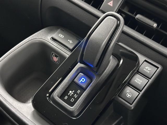 シエンタ ハイブリッドZ TSS エアバック アルミ キーレスエントリー ナビTV イモビライザー 整備記録簿 バックモニター LEDヘッドライト ETC車載器 横滑り防止 スマートキー オートエアコン サイドエアバッグ(10枚目)