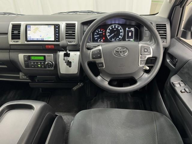 ハイエースバン ロングスーパーGL Wエアコン Bカメラ LEDライト パワーウインドウ 横滑防止 フルセグテレビ DVD視聴可 キーレスエントリー メモリーナビ オートエアコン ETC パワーステ 記録簿有 ABS エアバッグ(4枚目)