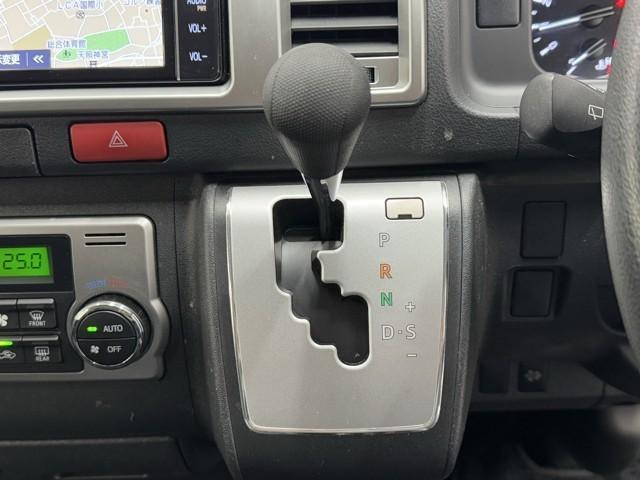 ハイエースバン ロングスーパーGL Wエアコン Bカメラ LEDライト パワーウインドウ 横滑防止 フルセグテレビ DVD視聴可 キーレスエントリー メモリーナビ オートエアコン ETC パワーステ 記録簿有 ABS エアバッグ(13枚目)