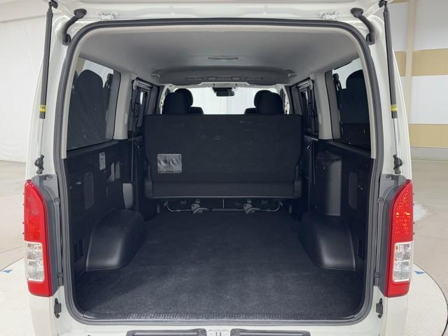 ハイエースバン ロングスーパーGL Wエアコン Bカメラ LEDライト パワーウインドウ 横滑防止 フルセグテレビ DVD視聴可 キーレスエントリー メモリーナビ オートエアコン ETC パワーステ 記録簿有 ABS エアバッグ(17枚目)