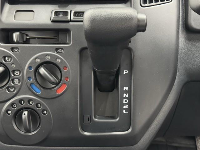 タウンエースバン GL プリクラッシュ LEDランプ 助手席エアバック パワーウィンド リモコンキー アイストップ イモビライザー パワーステアリング エアバック 点検記録簿 ドライブレコーダー ワンオーナー エアコン(11枚目)