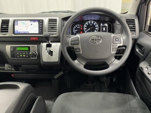 ハイエースバン スーパーGL ダークプライムII LEDヘットライト メモリーナビゲーション ミュージックプレイヤー接続可 スマキー ABS フルフラット 盗難警報装置 運転席エアバッグ リアクーラー ワンセグ オートエアコン パワーウインドウ(4枚目)