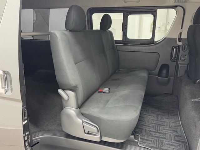 ハイエースバン スーパーGL ダークプライムII LEDヘットライト メモリーナビゲーション ミュージックプレイヤー接続可 スマキー ABS フルフラット 盗難警報装置 運転席エアバッグ リアクーラー ワンセグ オートエアコン パワーウインドウ(17枚目)