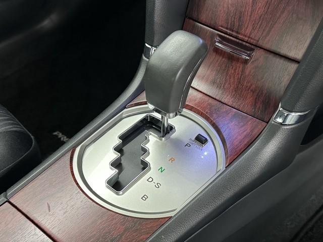 操作しやすいＡＴシフトです。　シフトチェンジを気にしなくていいので運転だけに集中できますね。　自然と手に届くところにある、手になじむ形状のシフトノブがいいですね。