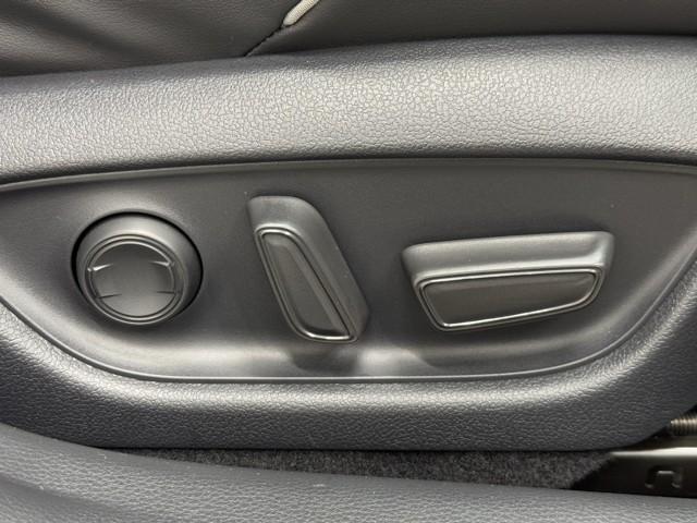 クラウンハイブリッド RSアドバンス Four バックモニター 衝突軽減 横滑防止装置 寒冷地仕様 フルセグテレビ エアコン LEDライト ナビ&TV オートクルーズ ドライブレコーダー スマートキー 電動シート キーレス サイドエアバッグ DVD(15枚目)